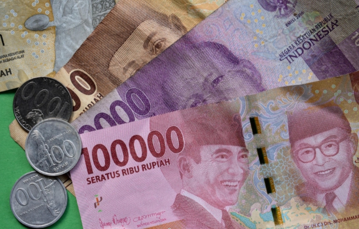 Ilustrasi uang pencairan bantuan sosial tahun 2025.