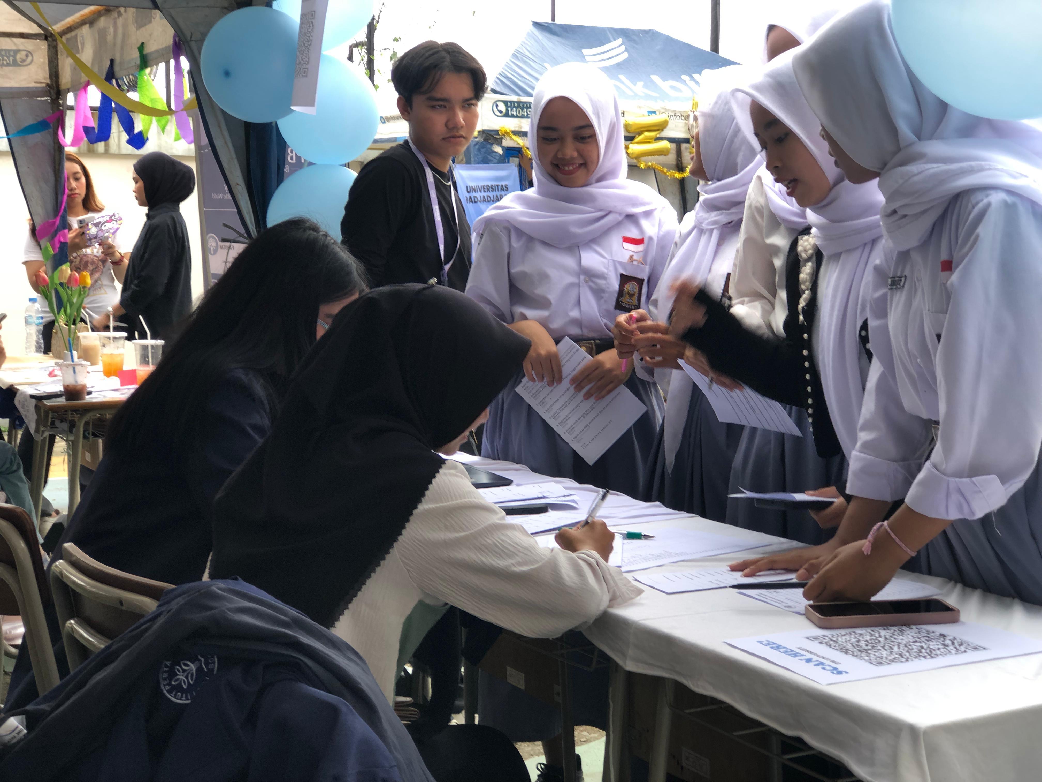 Ilustrasi siswa yang tengah berkonsultasi untuk bisa masuk PTN impiannya.