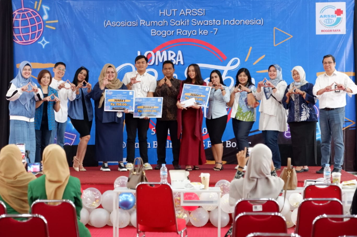 Juri, pengurus, dan para pemenang lomba karaoke HUT ke-7 ARSSI Cabang Bogor Raya.