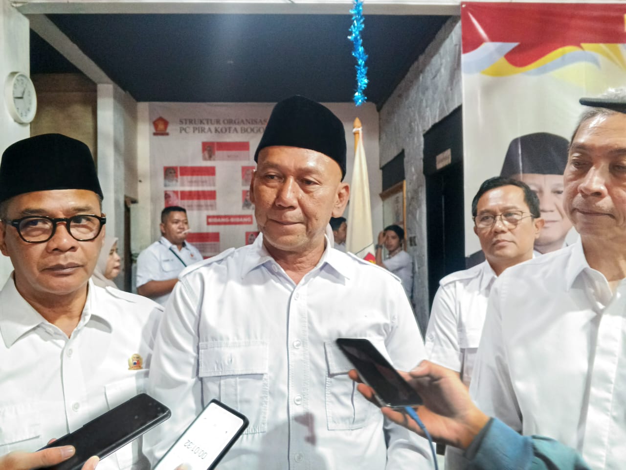 Ketua DPC Gerindra Kota Bogor, Sopian Ali Agam saat memberikan keterangan soal HUT ke-17 partai Gerindra.