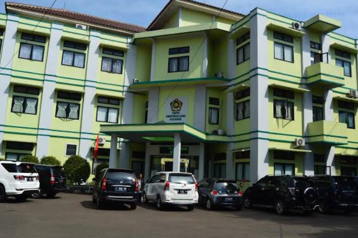 Kantor Kemenag Kota Bogor. Kemenag bakal meninjau lokasi MI Sirojul Huda 2 yang minim ruang kelas.