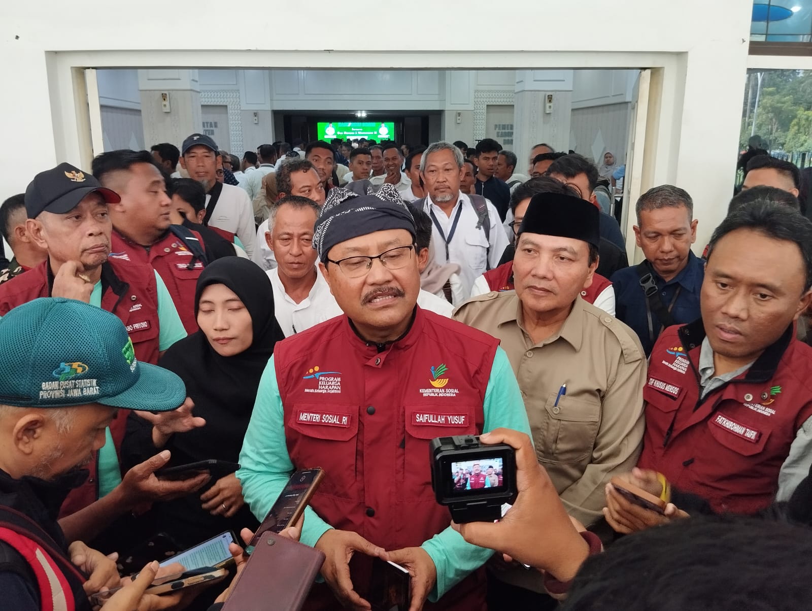 Menteri Sosial Saifullah Yusuf saat dimintai keterangan di Cibinong, Kabupaten Bogor.
