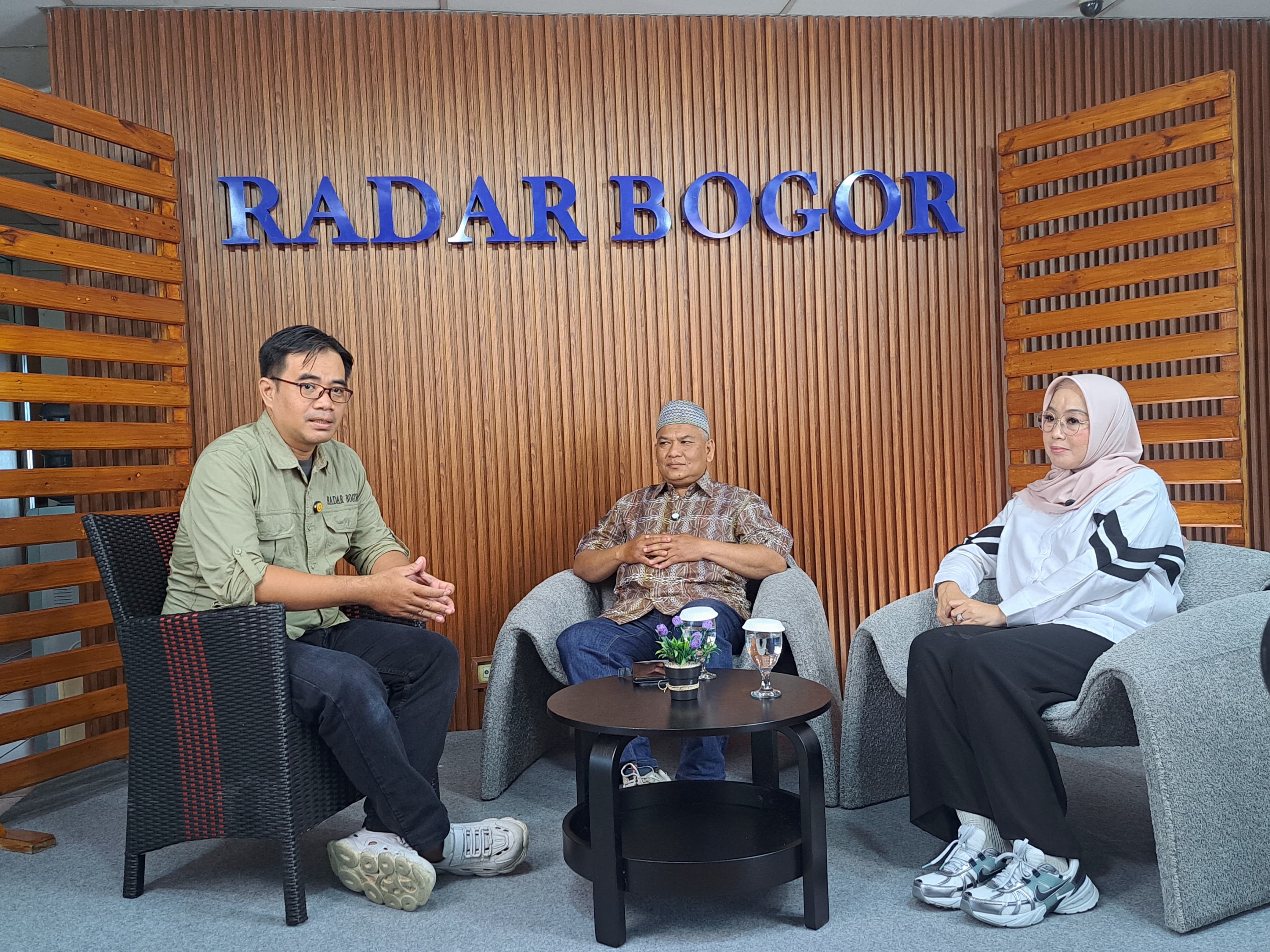 Podcast Bicara Bogor bersama Tim Penggalangan Dana BiiF ICMI Kota Bogor.