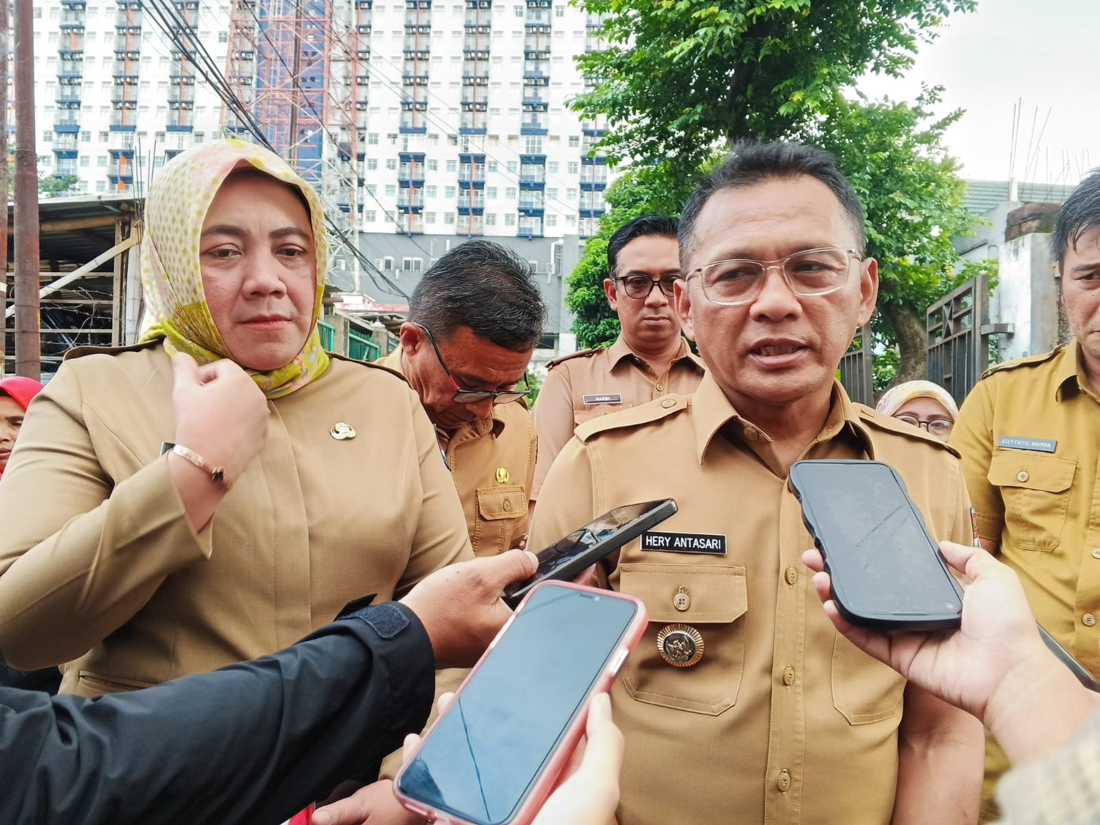 Pj Wali Kota Bogor Hery Antasari saat memberikan keterangan soal efisiensi anggaran.