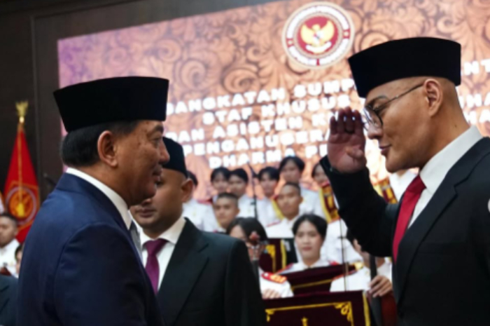 Menteri Pertahanan (Menhan) RI Sjafrie Sjamsoeddin melantik Deddy Corbuzier sebagai staf khusus&nbsp;Bidang Komunikasi Sosial dan Publik.
