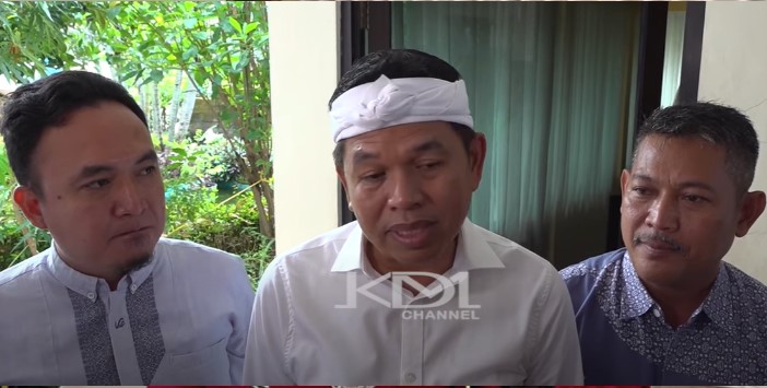 Dedi Mulyadi bersama pihak sekolah SMAN 7 Cirebon