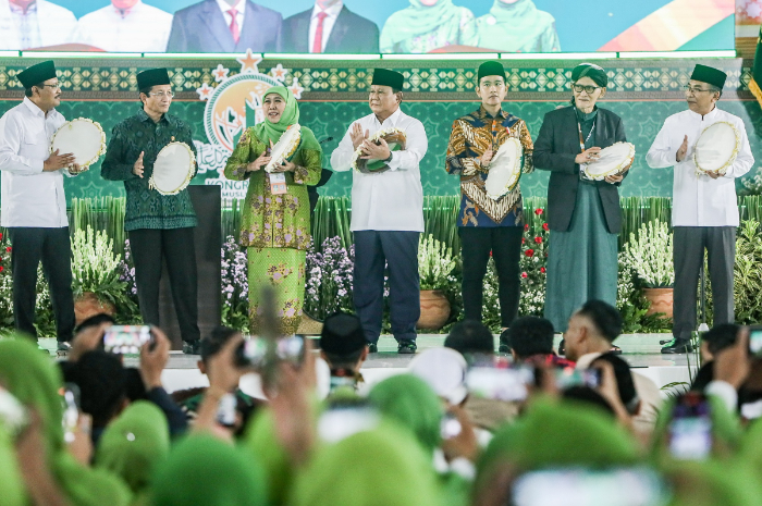 Presiden Prabowo membuka Kongres Muslimat NU XVIII di Jatim Expo, Surabaya, Senin (10/2).