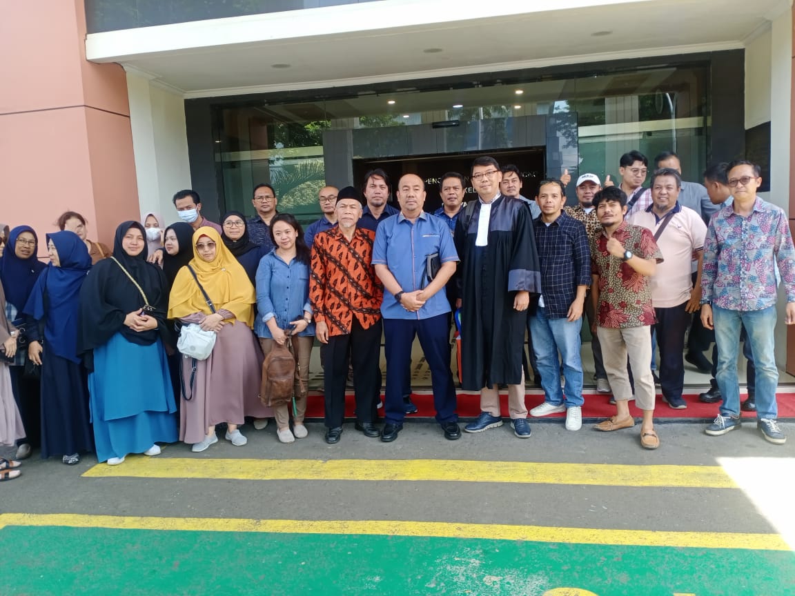 Pengurus RT dan RW di River Valley, Desa Palasari, Cijeruk dituntut warganya hingga masuk ke meja persidangan.