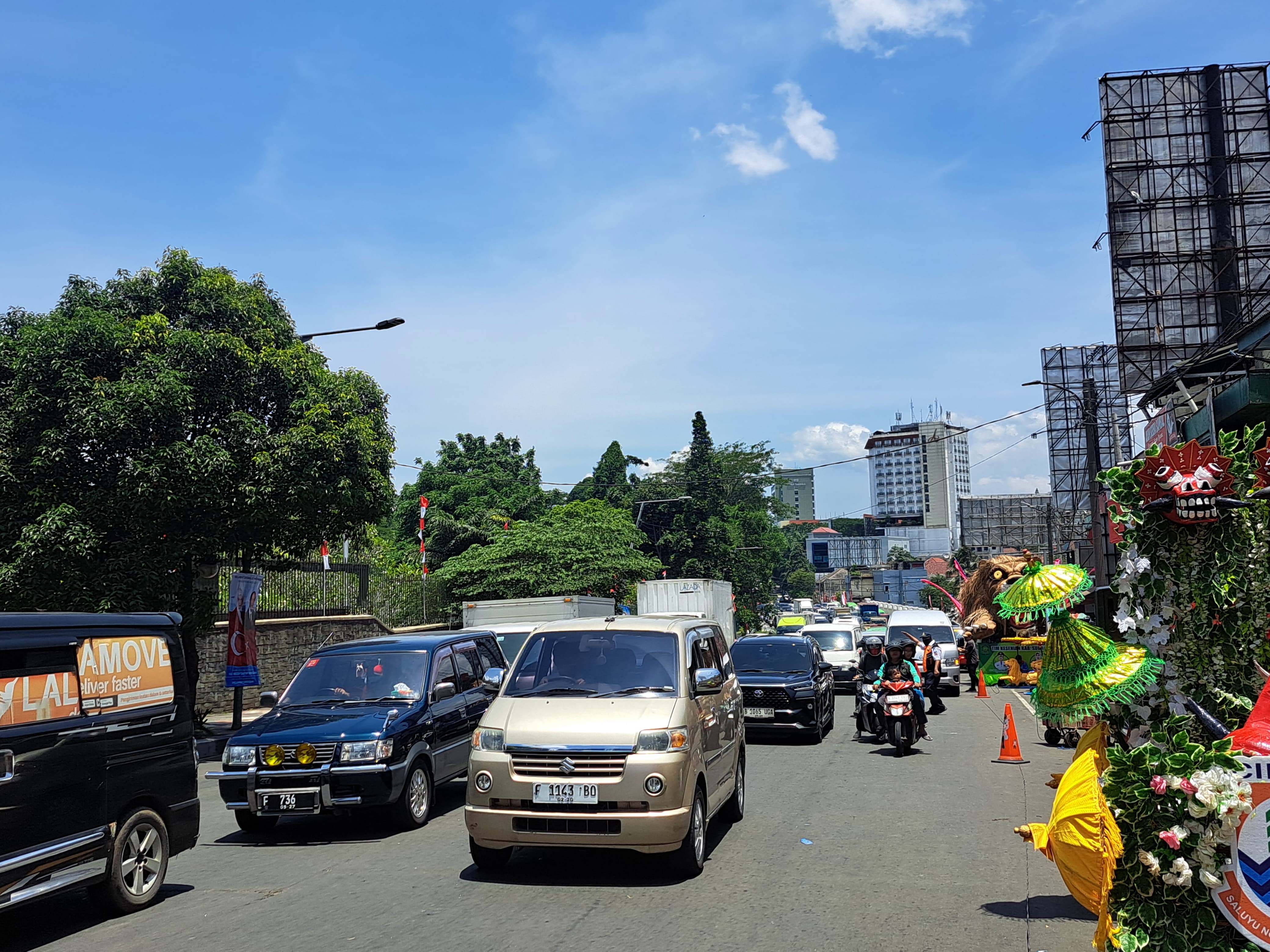 Kondisi Jalan Otista yang macet pada Rabu (12/2/2025) siang.