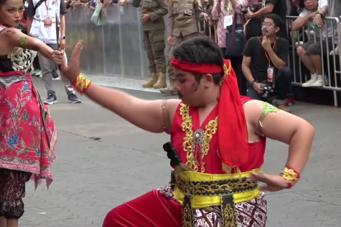 Sanggar Trisula tampilkan Tari Jaipong di Bogor Street Festival Cap Go Meh 2025, Rabu (12/2/2025).