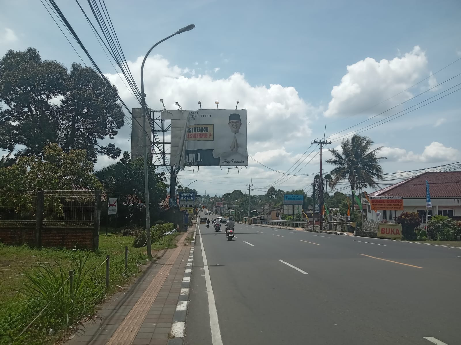 APK kadaluarsa membahayakan pengguna jalan di Jalur Puncak Bogor.