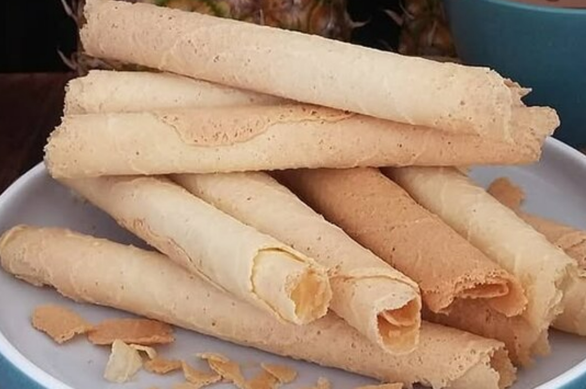 Resep kue semprong ube tanpa alot cocok sebagai sajian kumpul keluarga .