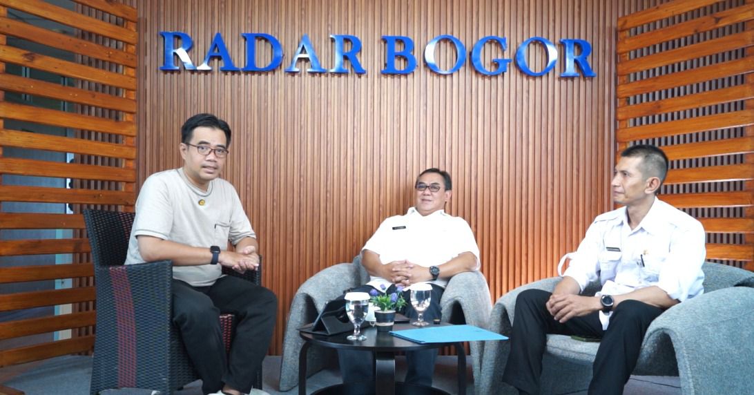 Kepala Dinas Koperasi, Usaha Kecil dan Menengah, Perdagangan dan Perindustrian (DinKopUKMDagin), Firdaus di podcast Radar Bogor.