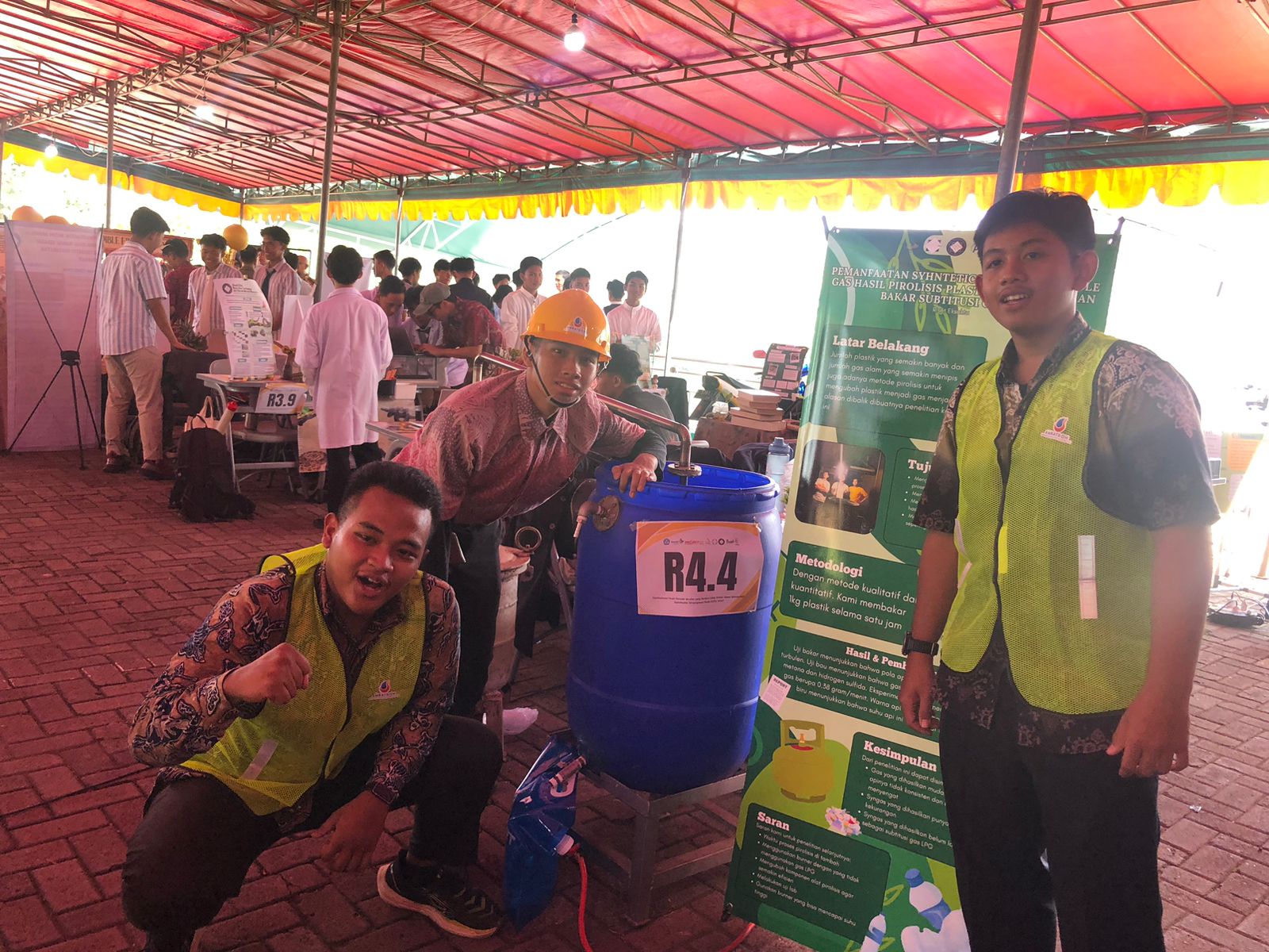 Suasana saat berlangsungnya kegiatan Sidan dan Expo Profil SMAIT Ummul Quro Bogor