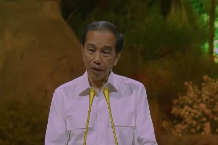 Jokowi saat memberikan sambutan di&nbsp;Puncak perayaan HUT ke-17 Partai Gerindra di SICC,Kabupaten Bogor, Sabtu (15/2/2025).