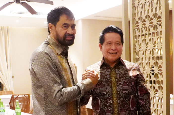 Direktur Utama BSI Hery Gunardi (kanan) bersama Gubernur Aceh Muzakir Manaf (Mualem) (kiri) saat silaturahmi singkat pada Jumat (14/2/2025) di Jakarta.