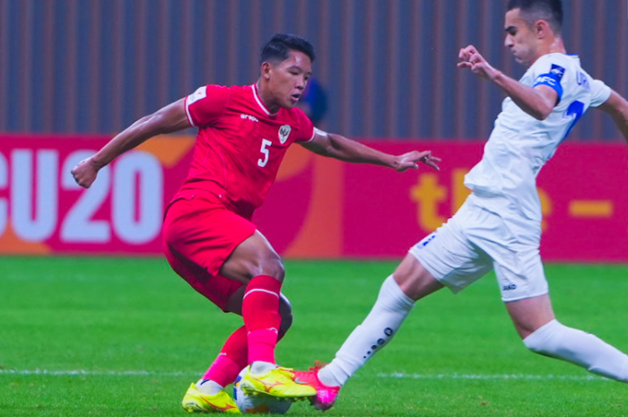 Timnas Indonesia U-20 saat menghadapi Uzbekistan di Stadion Shenzhen Youth Football Training Base Centre pada Minggu (16/2/2025).