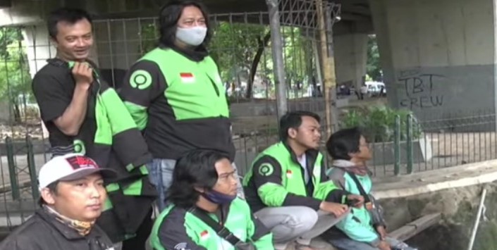 Pengemudi ojol gelar aksi demonstrasi di depan Kementerian Ketenagakerjaan Jakarta