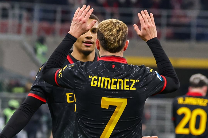 Para pemain AC Milan melakukan selebrasi usai mencetak gol.