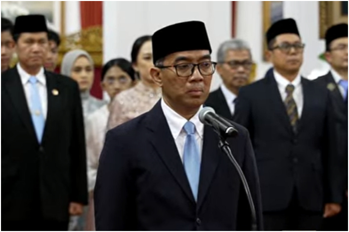 Mendikti Saintek Brian Yuliarto meminta para rektor menyampaikan ke mahasiswa soal UKT.
