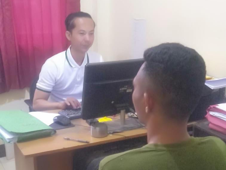 Pelaku penusukan gegara polisi tidur di Klapanunggal Bogor saat ditangkap  pihak kepolisian.