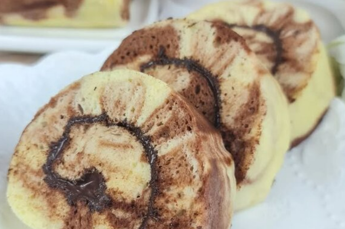 Resep bolu gulung marmer cukup hanya lima bahan.