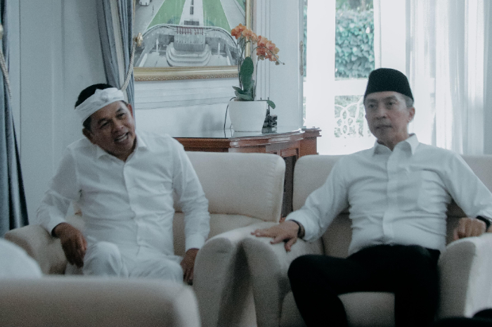 Wali Kota Bogor Dedie A Rachim menghadiri serah terima jabatan (Sertijab) Gubernur Jawa Barat di Gedung DPRD Provinsi Jawa Barat, Bandung.