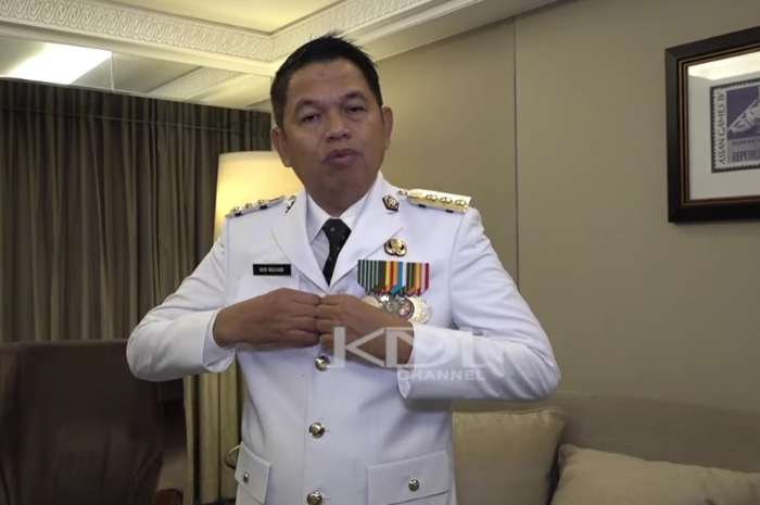Gubernur Jabar, Dedi Mulyadi saat akan dilantik.