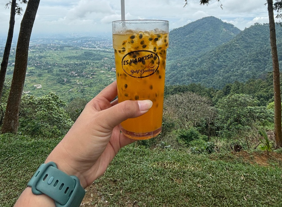Es Markisa seger di Bukit Daolong, Sentul, Bogor.