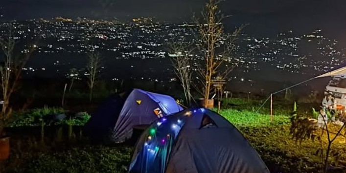 Sarang Semut Camp yang punya view City Light terbaik di Kaki Gunung Bogor