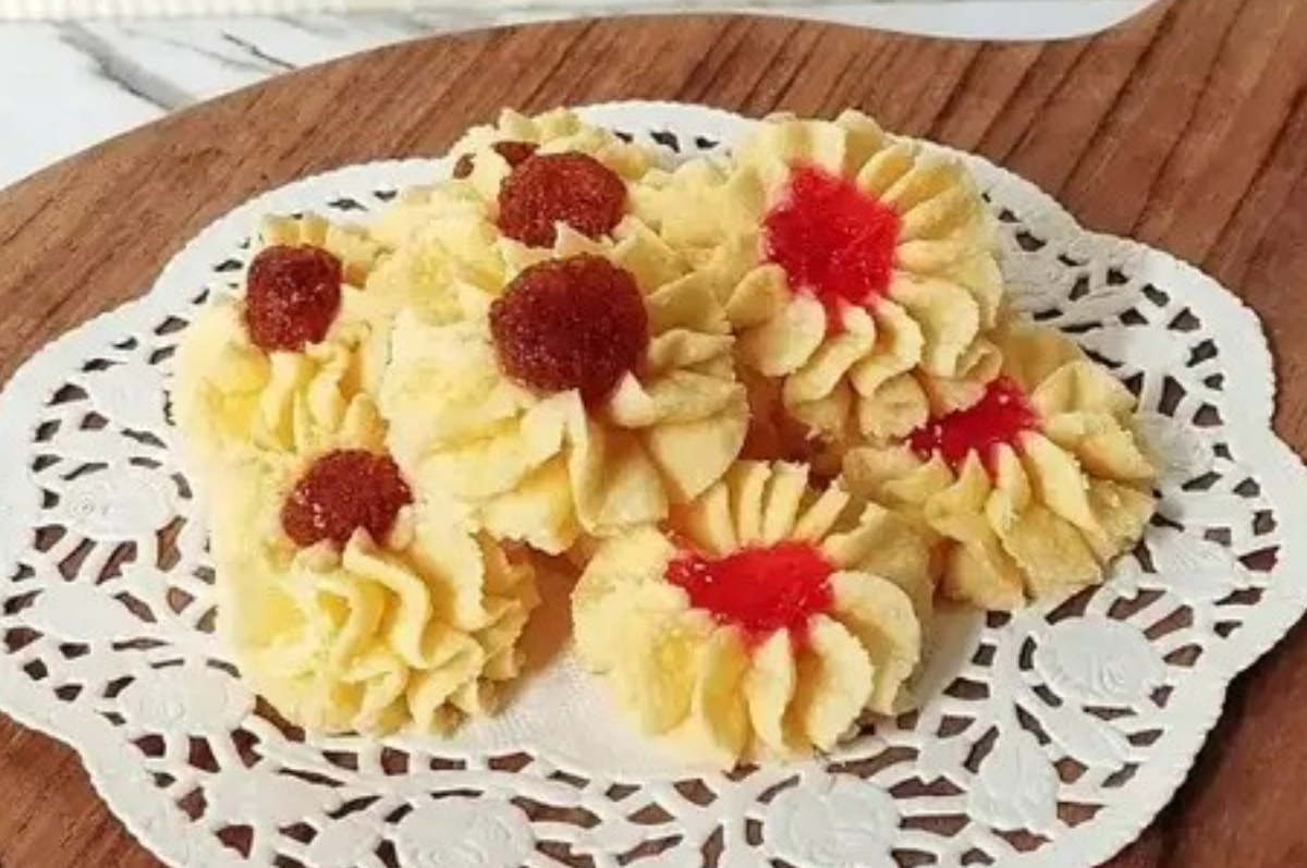 Resep Kue Semprit untuk sajian hari raya.