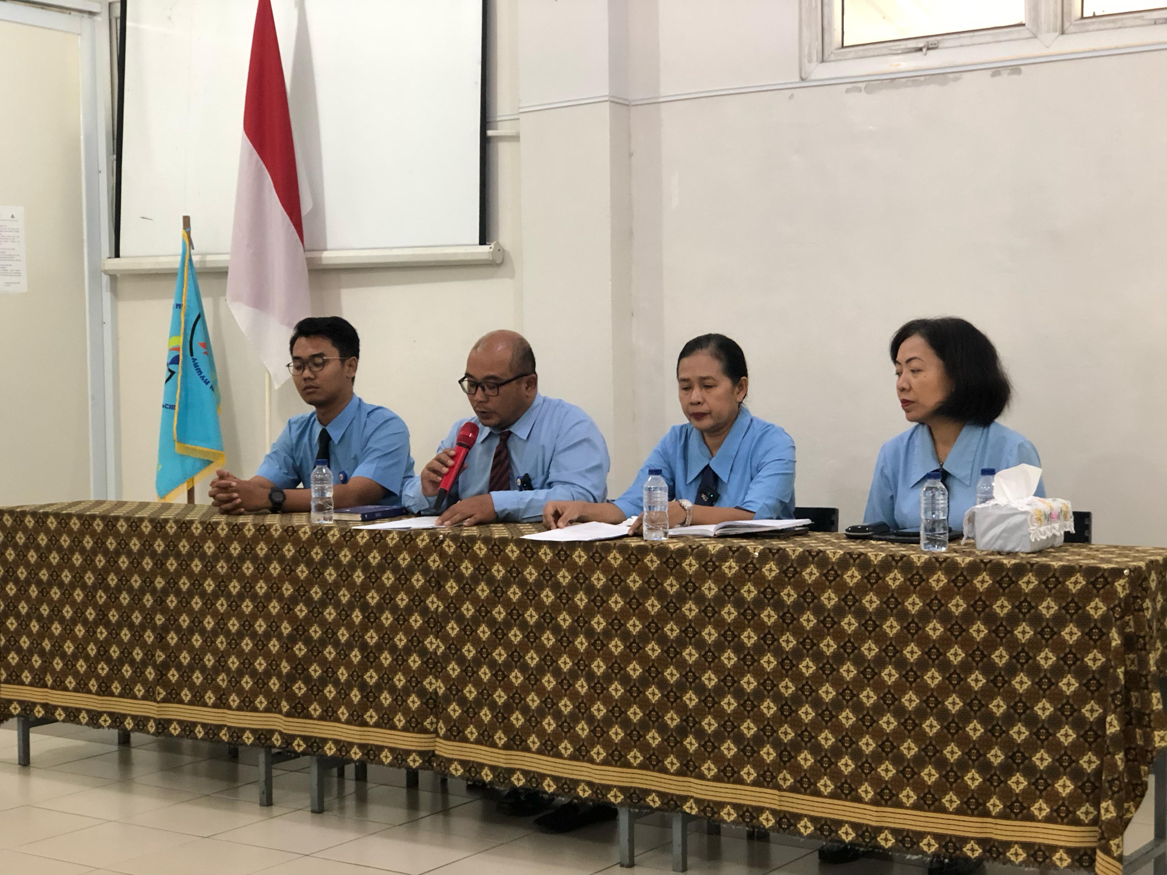 Pihak SMP Mardi Waluya Cibinong, Kabupaten Bogor saat menjelaskan kronologi terjadinya pemukulan Turnamen SDH Basketball.