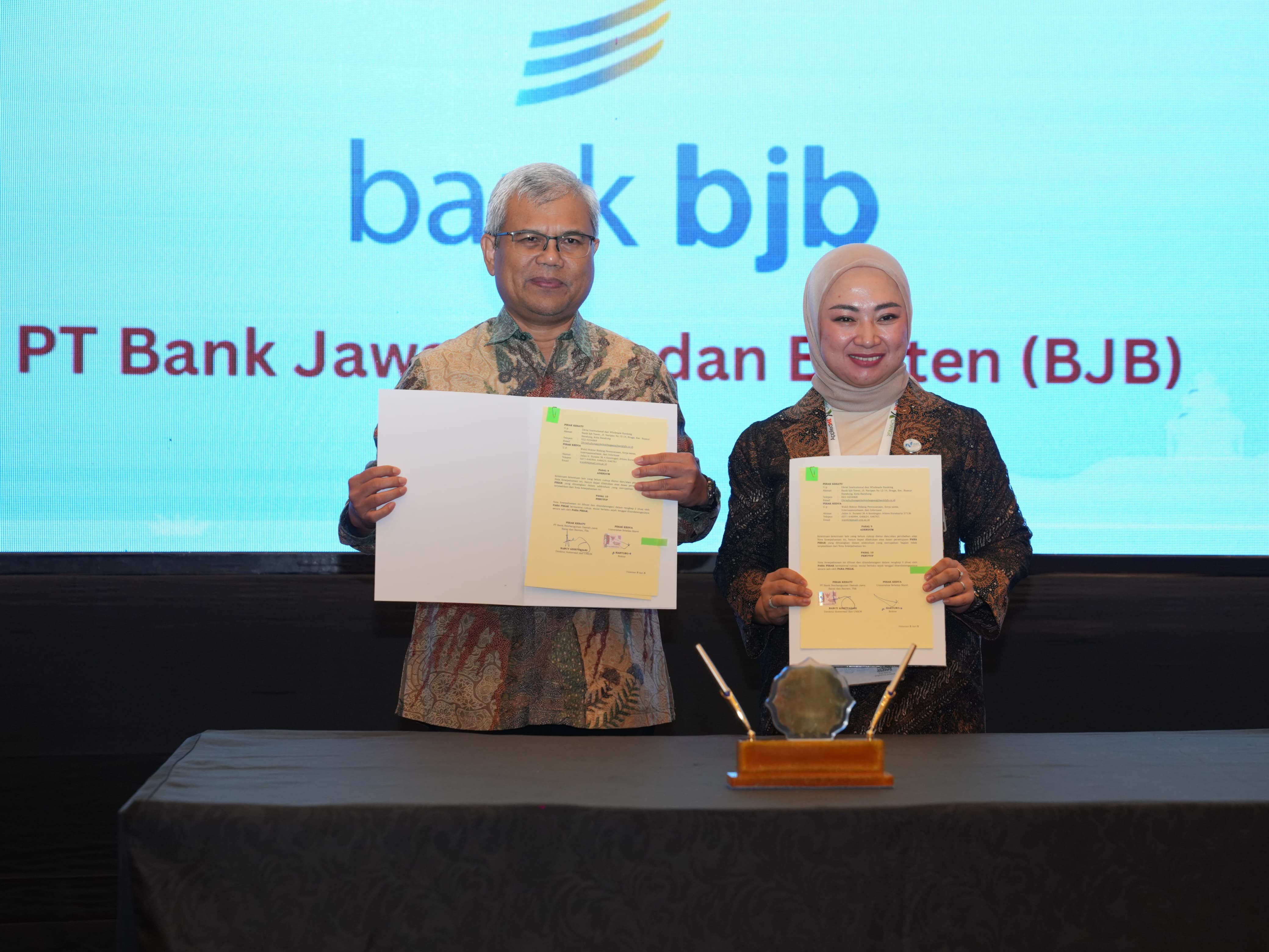 Penandatanganan MoU bank bjb dengan Memorandum of Understanding (MoU) dengan Universitas Negeri Sebelas Maret (UNS).