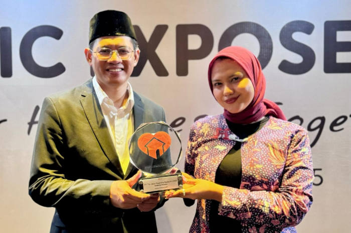 JNE saat menerima penghargaan Happiness Awards 2025