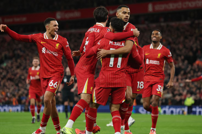 Selebrasi pemain Liverpool usai mencetak gol ke gawang Manchester City.