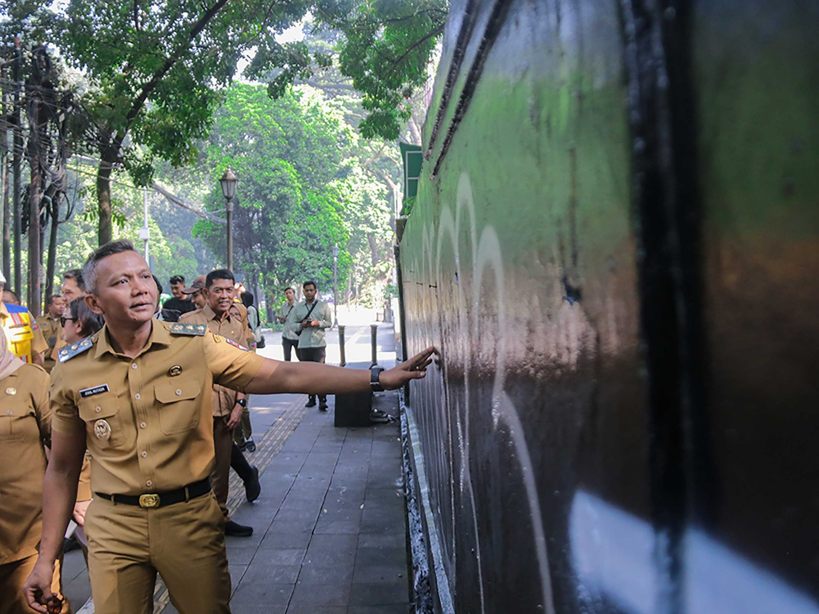 Wakil Wali Kota Bogor Jenal Mutaqin saat sidak billboard dan reklame, Senin (24/2/2025).