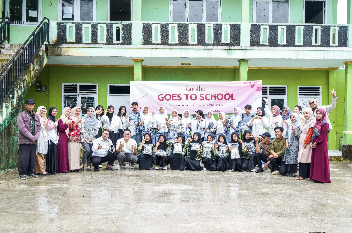 ANOTHER Goes To School di sekolah Yayasan Al Aziziyyah Kecamatan Caringin, Kabupaten Bogor