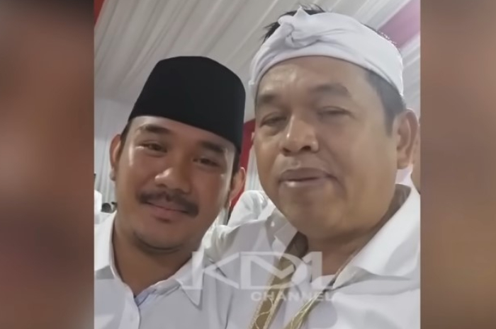 KOMPAK : Gubernur Jabar, Dedi Mulyadi saat bersama&nbsp;Bupati Bekasi, Ade Kuswara Kunang.