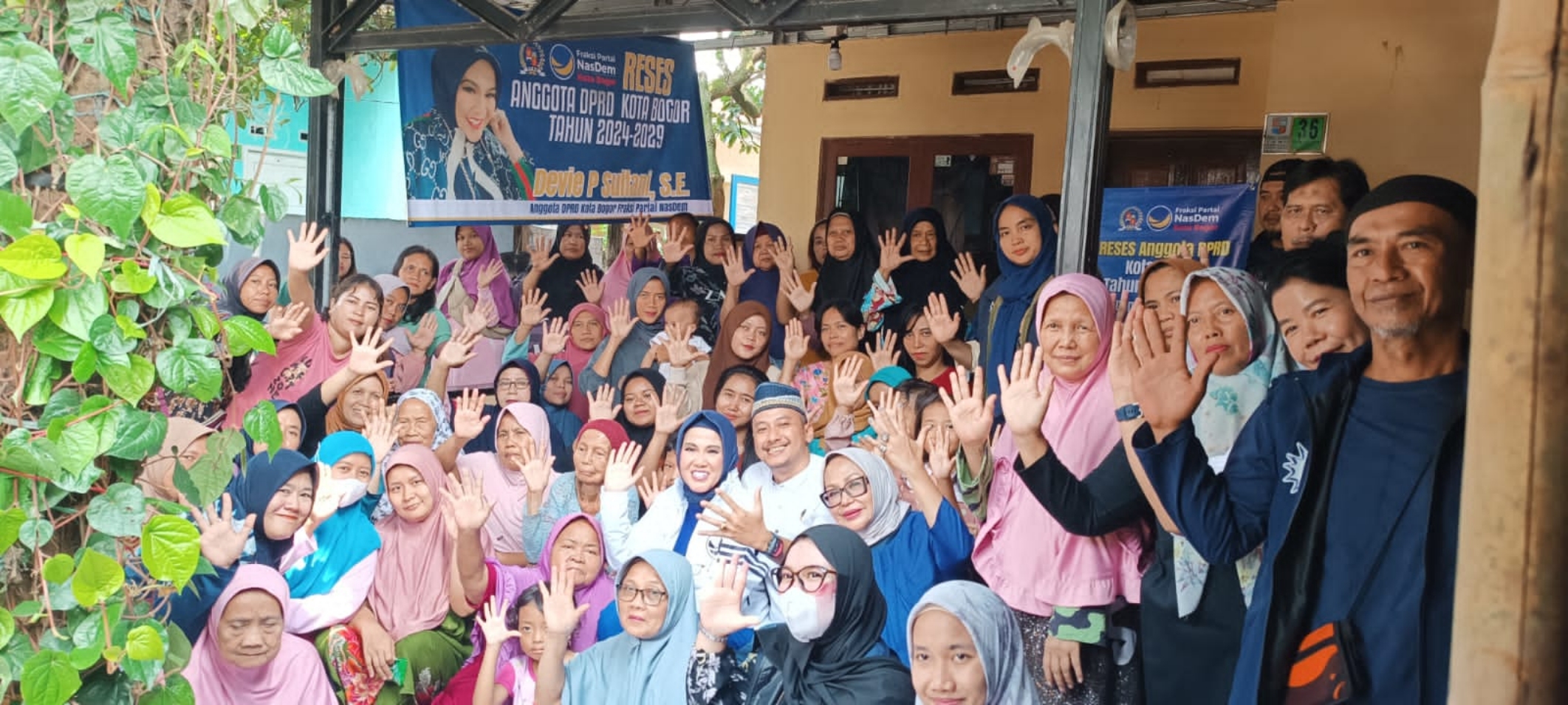 Anggota DPRD Kota Bogor, Devie Prihartini Sultani saat reses.
