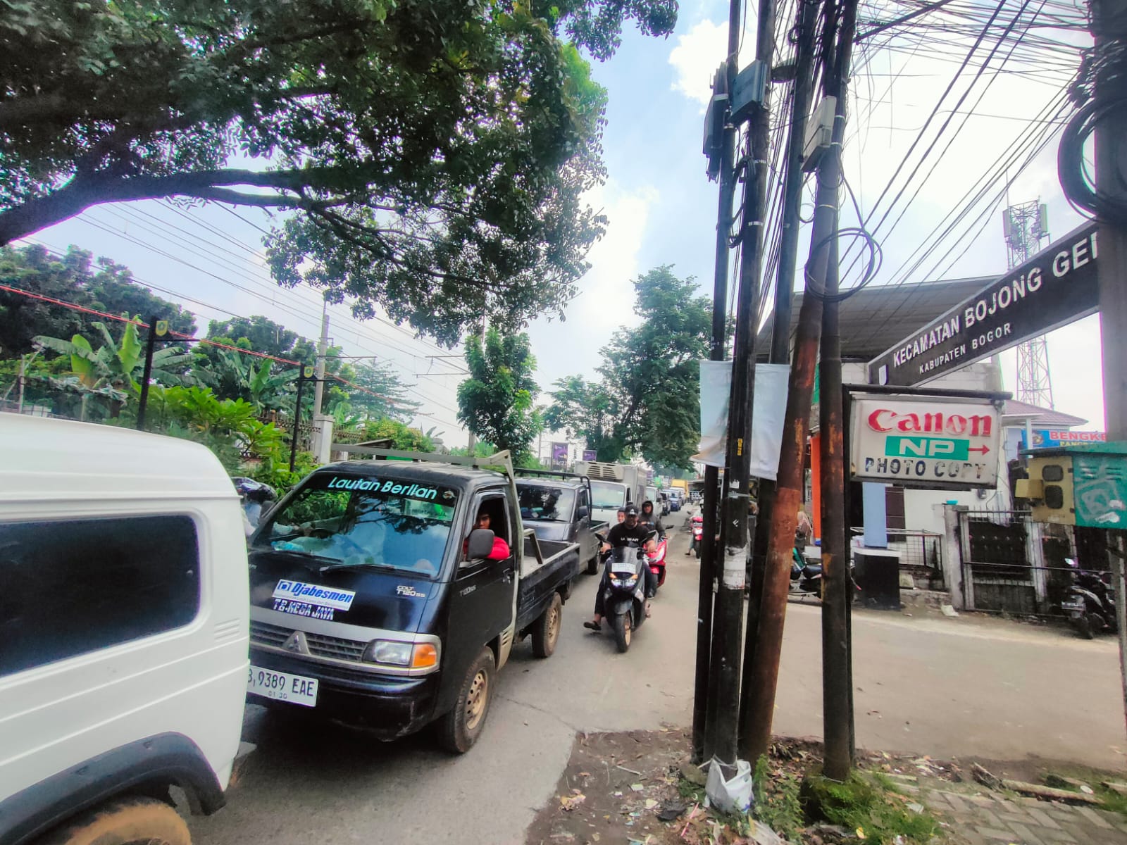 Kondisi lalulintas di Jalan Raya Bojonggede Kamis (27/2/2025)