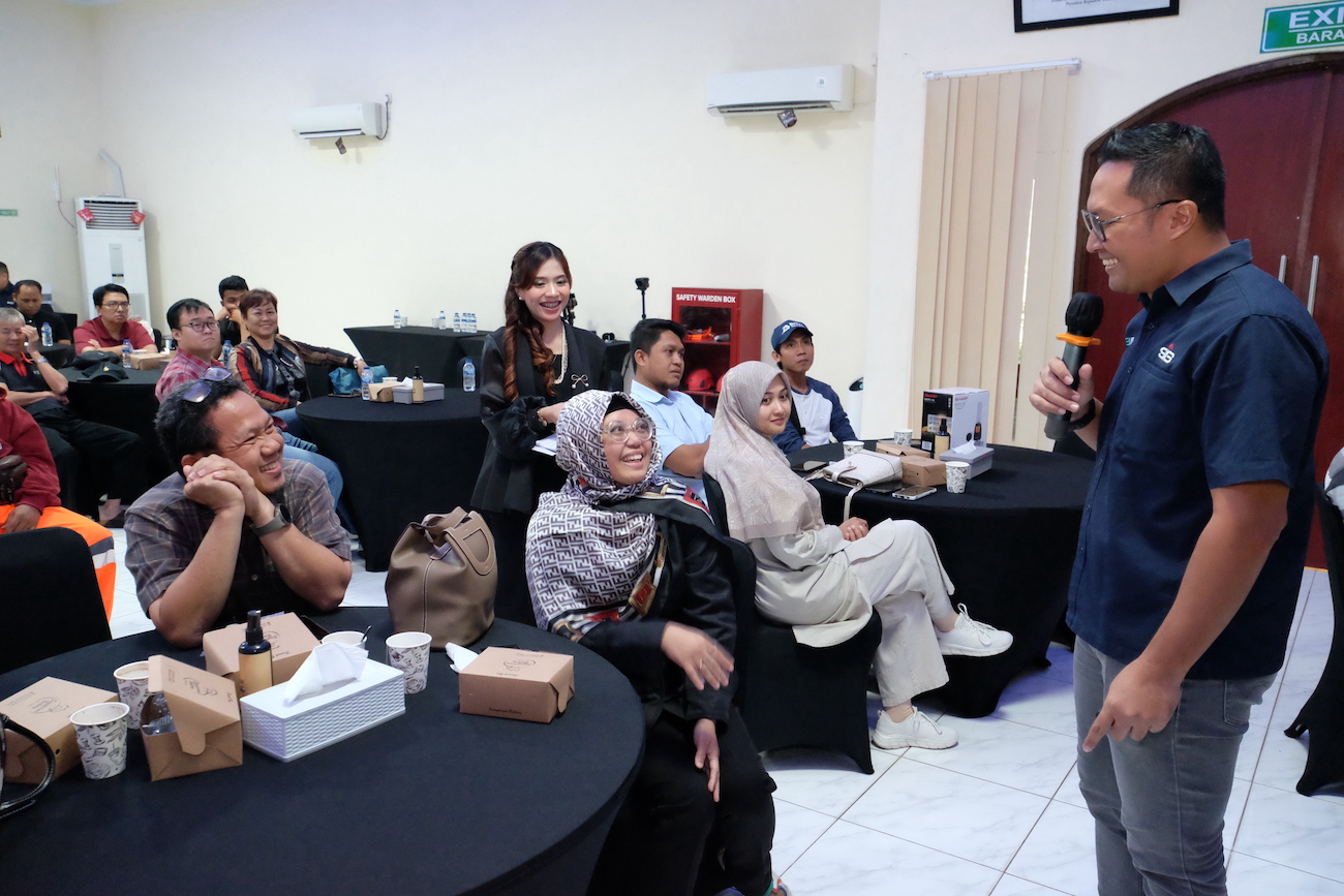 Perkuat Kemitraan Bisnis, Solusi Bangun Indonesia Ajak Pemilik Toko Kenal Lebih Dekat dengan Pabrik Narogong