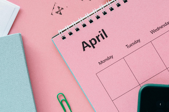 Ilustrasi kalender April. Pemerintah telah menetapkan libur nasional dan cuti bersama Lebaran 2025.