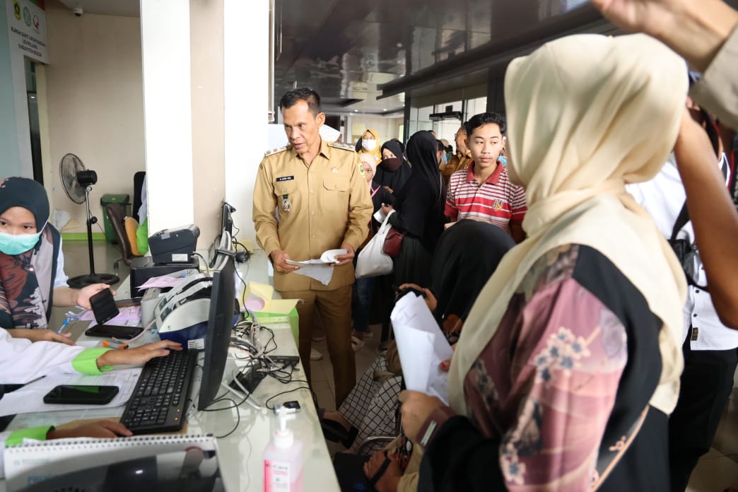 Wakil Bupati Bogor Ade Ruhandi atau Jaro Ade saat melakukan side ke RSUD Leuwiliang.