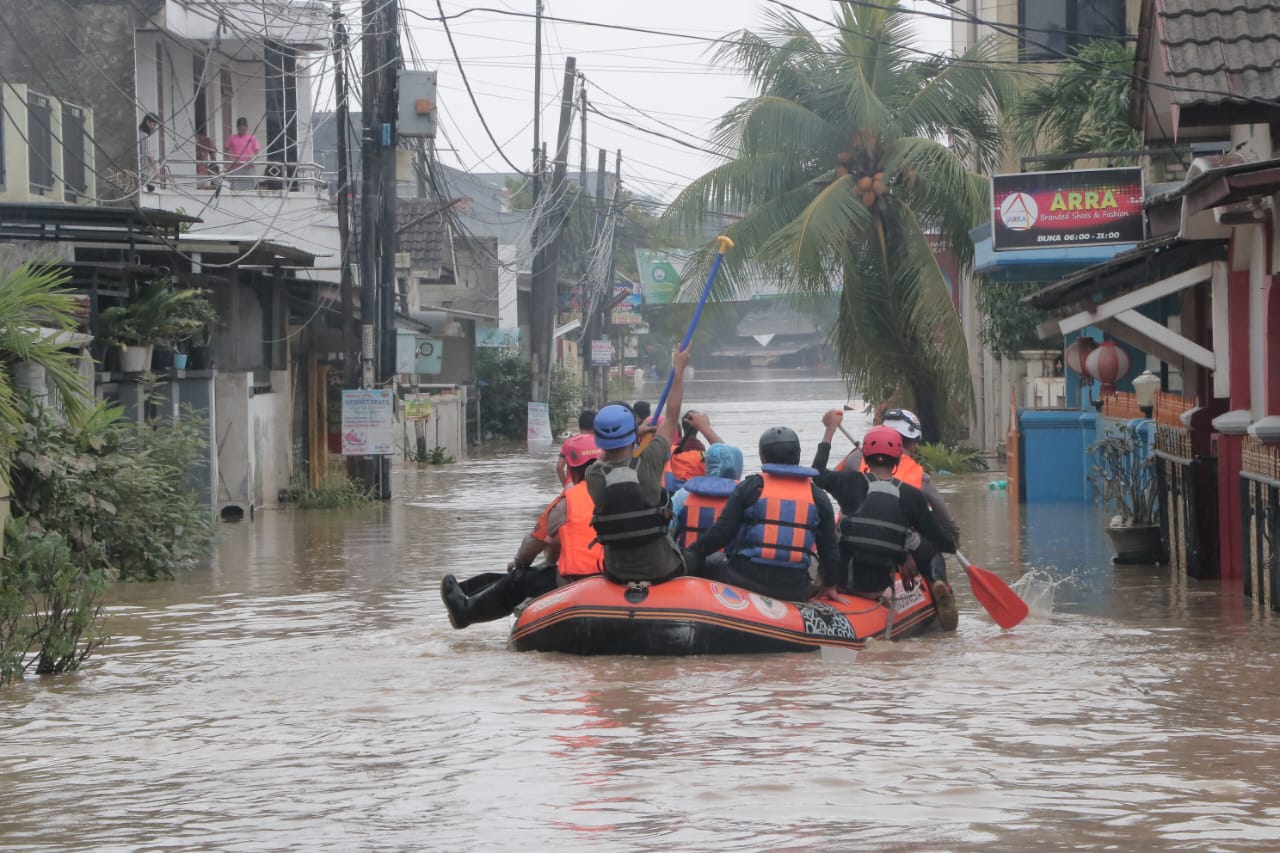 Suasana Perumahan Villa Nusa Indah I, Bojong Kulur, Gunung Putri, Kabupaten Bogor, yang terendam banjir Selasa (4/3/2025).