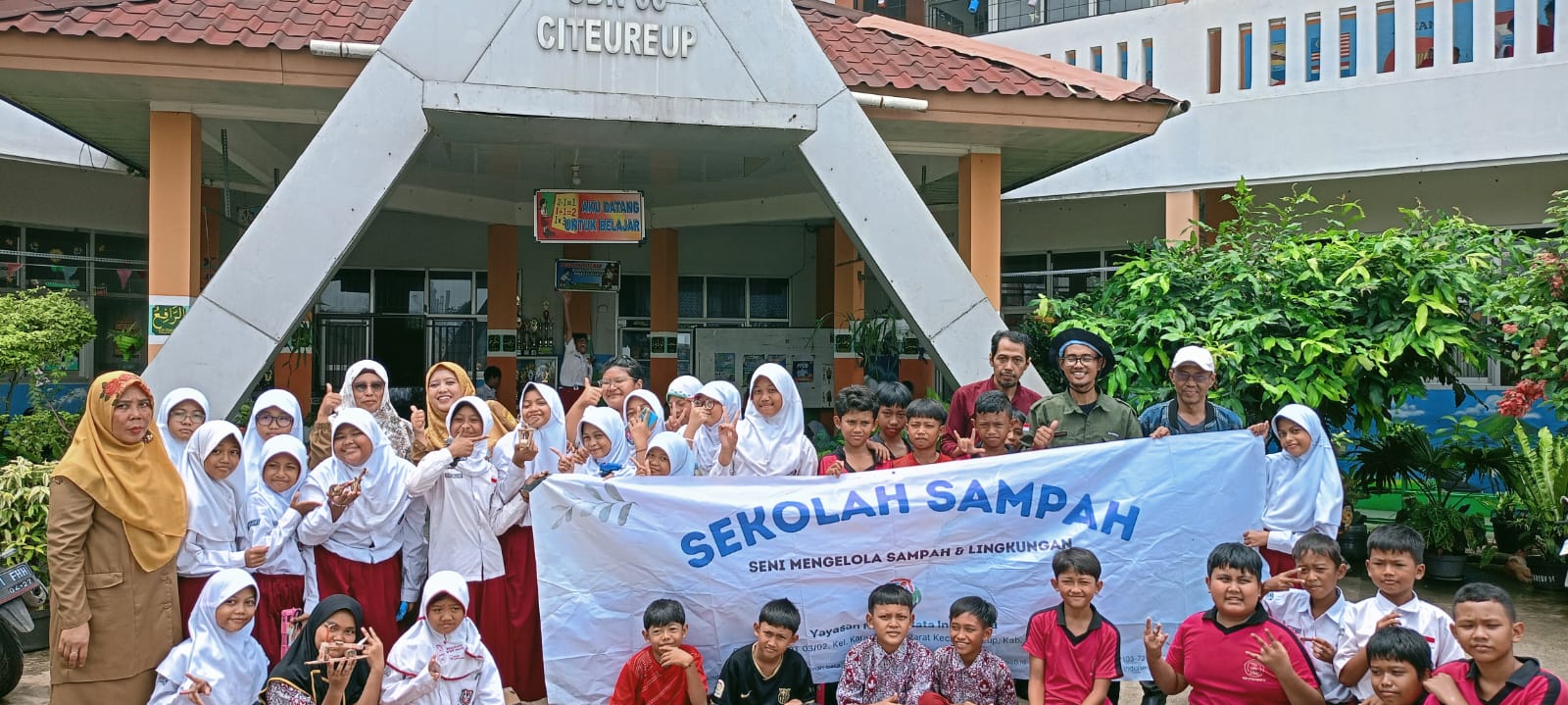 SDN Citeureup 06 Bogor Ajarkan Anak Disiplin Kelola Sampah