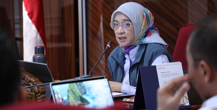 Menpan RB Rini Widyantini mengumumkan penundaan pengangkatan CPNS dan PPPK