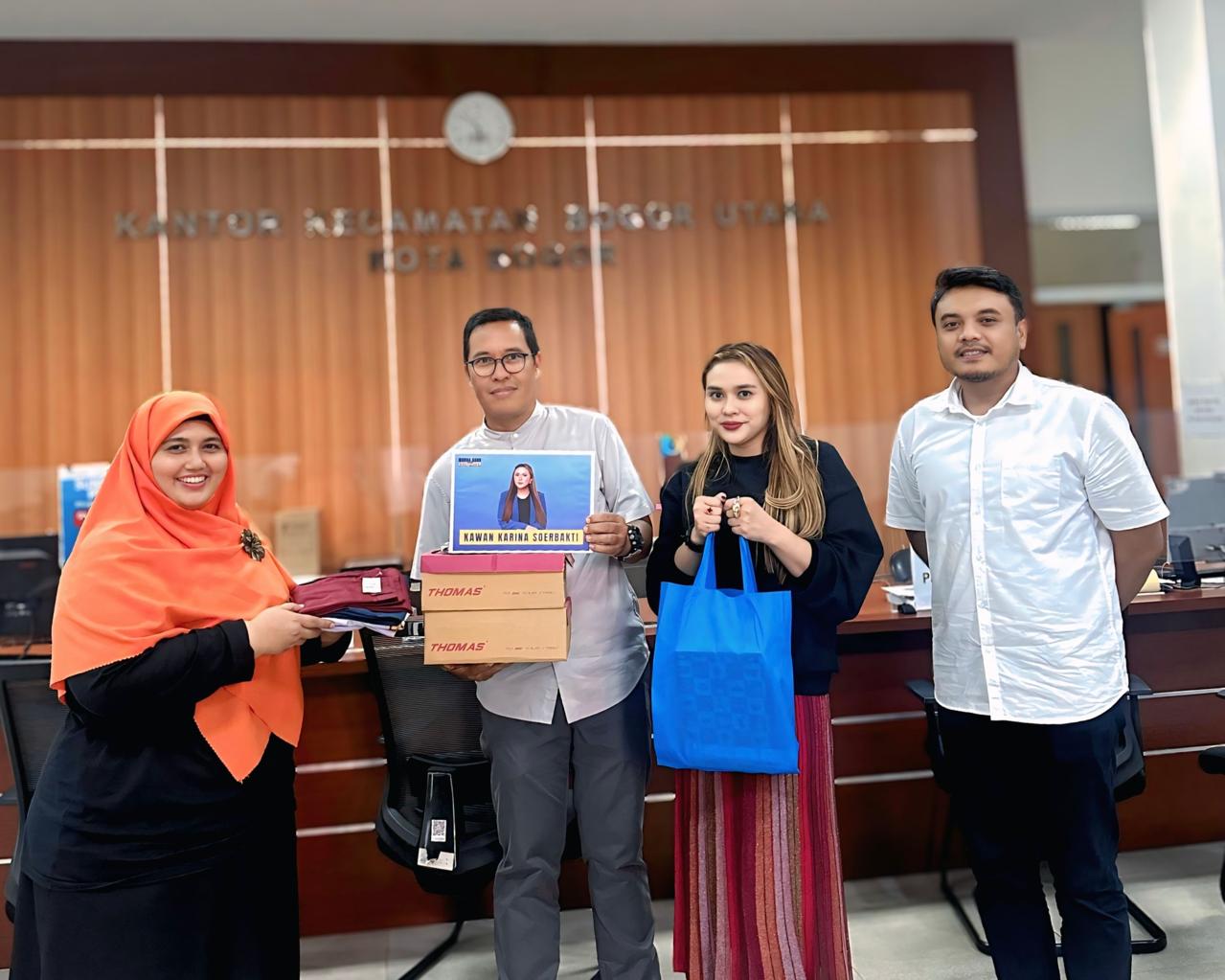 Anggota DPRD Kota Bogor berikan bantuan terdampak longsor.