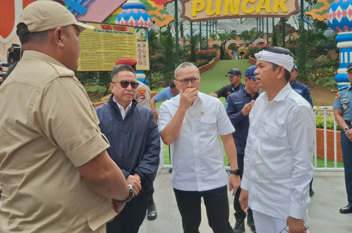 Gubernur Jawa Barat Dedi Mulyadi di lokasi tempat wisata Hibisc Fantasy kawasan Puncak Kabupaten Bogor.