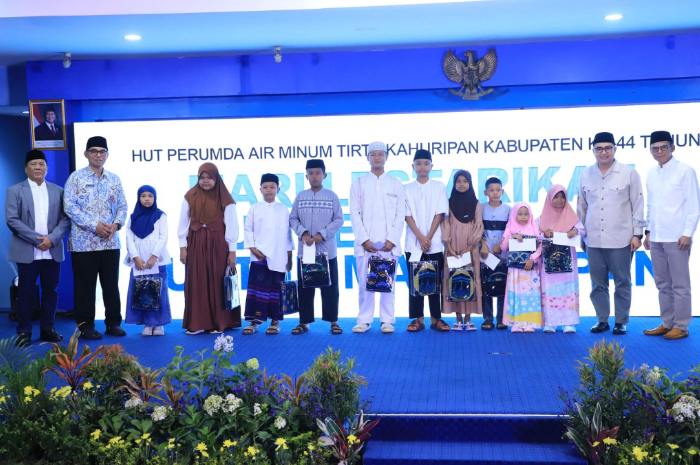 Perumda Air Minum Tirta Kahuripan saat menggelar tasyakuran pada acara HUT ke-44.