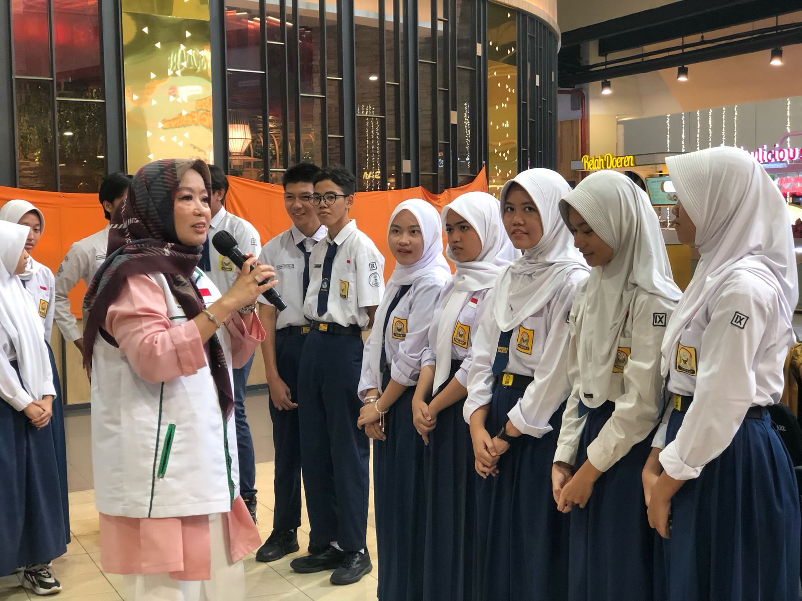 Sejumlah pelajar saat mengikuti Sanlat On The Mal yang diinisiasi oleh ICMI Orda Kota Bogor